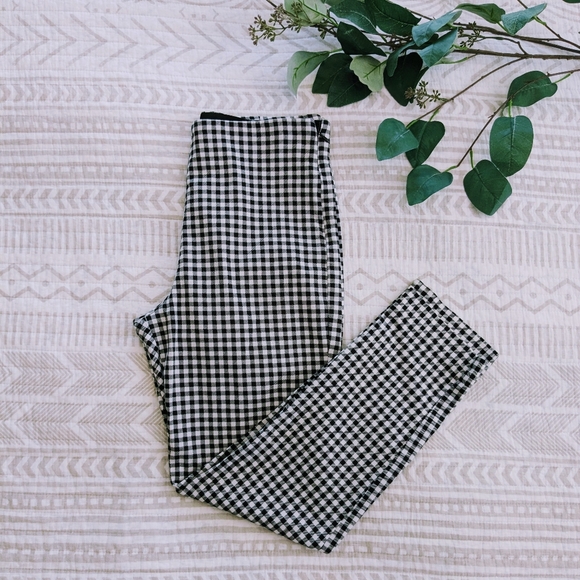 Old Navy Pants - Old Navy Gingham ankle pants 10